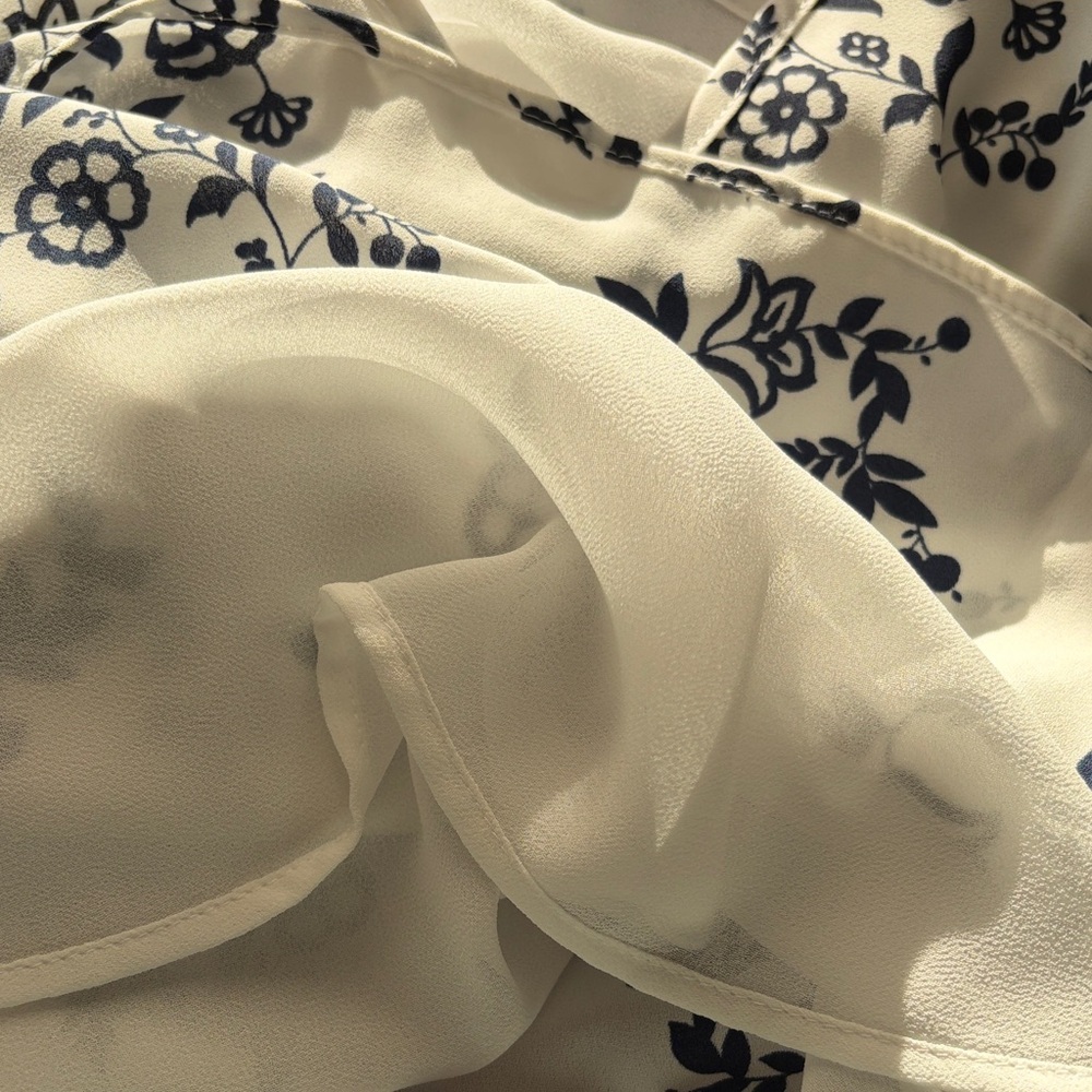 LOFT White with Blue Floral Pattern Camisole Top Medium - Picture 6 of 7